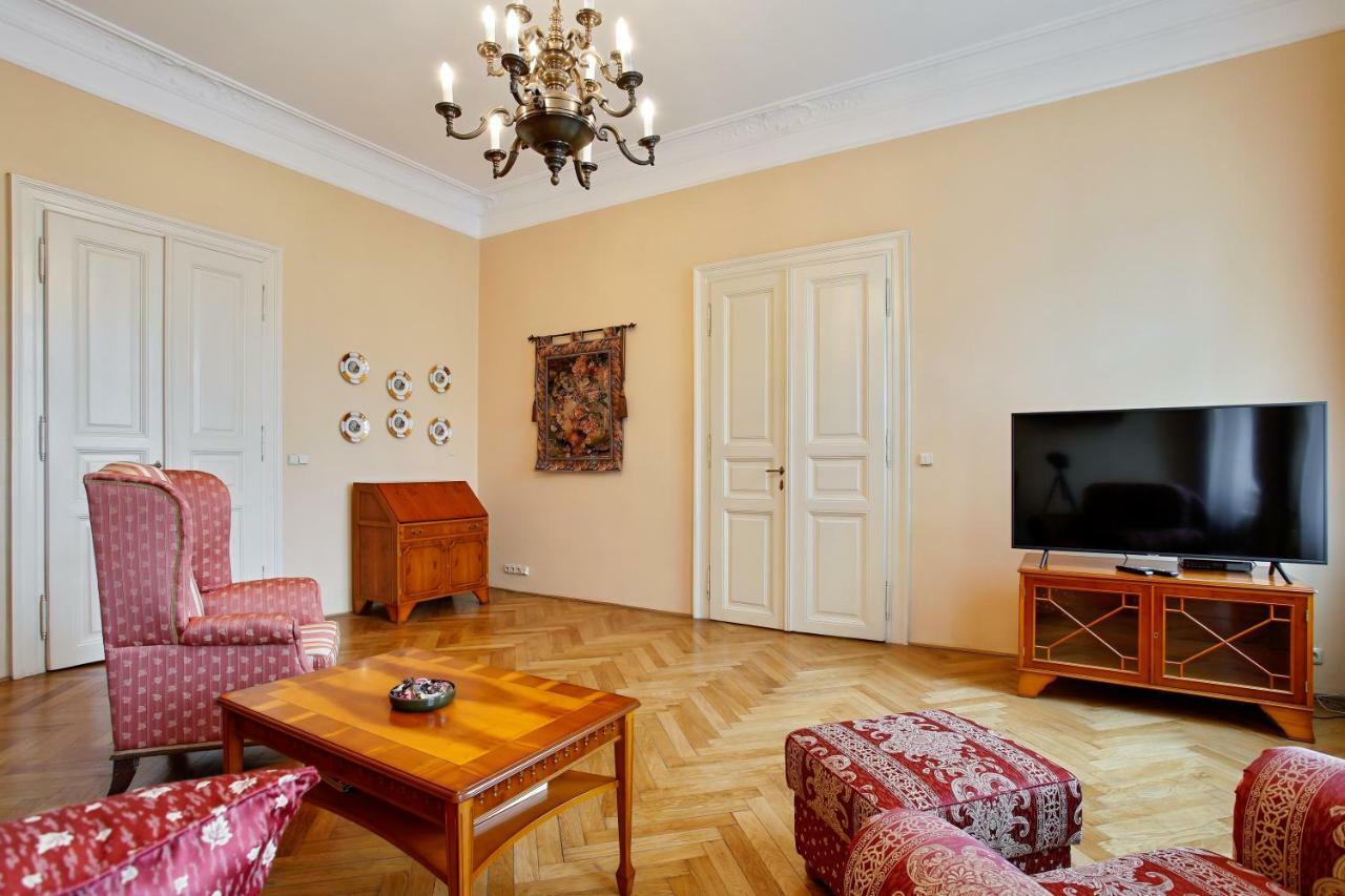 Apartment Open Gate *