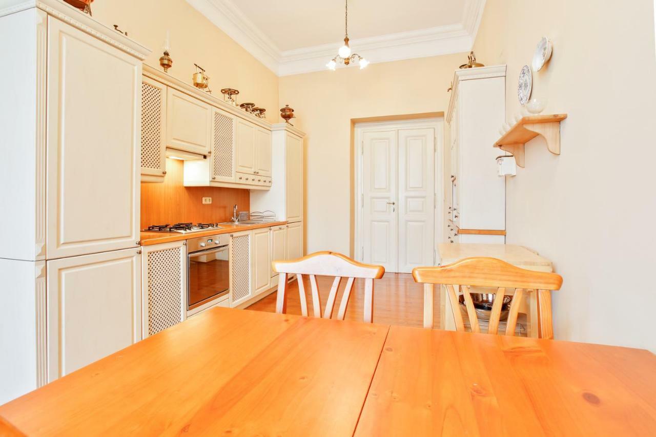 Open Gate Apartment