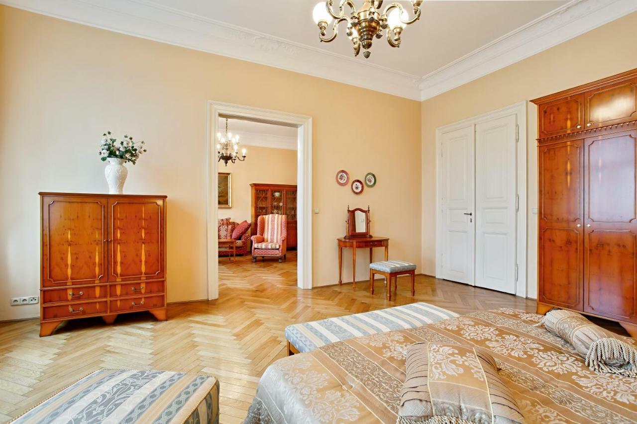 Open Gate Apartment *